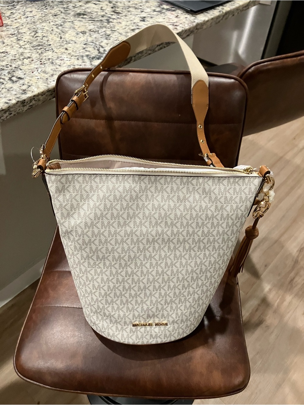 Michael Kors Brooke Bucket Bag w/ Dust Bag